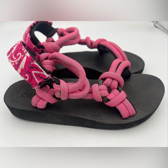 ARIZONA LOVE Women’s Trekky Rope Pink Sandals Size 38 fits Size 8 NWOT MSRP $230 - Picture 1 of 12